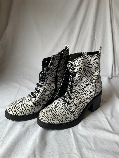 Used Unbranded Ankle Boots 8.5 60045-S000736682 Vist Large View of Product Image Which is Used Unbranded Ankle Boots 8.5