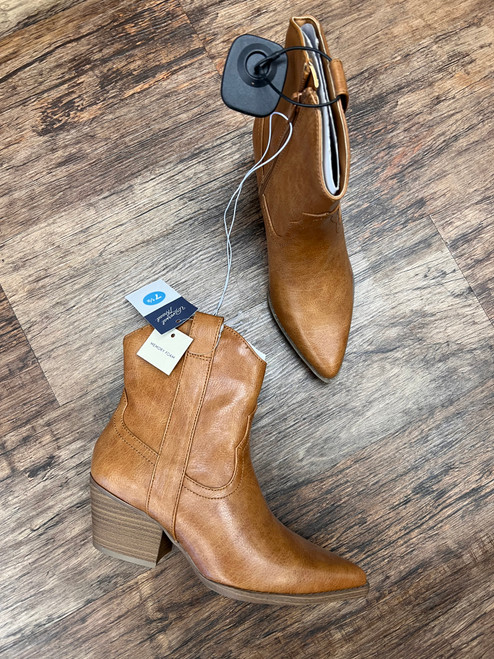 Vist Large View of Product Image Which is Used Universal Threads Ankle Boots 7.5 60043-S000855344