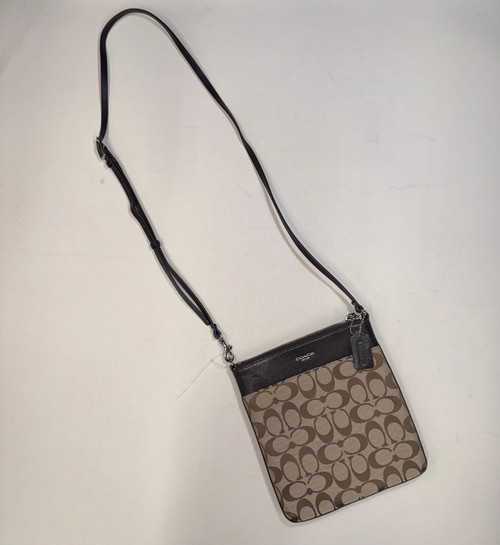 Vist Large View of Product Image Which is Used Coach Leather and Cloth Purse