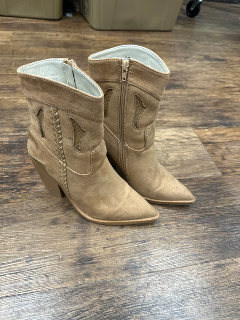 Vist Large View of Product Image Which is Used Unbranded Ankle Boots 7 60032-S000622279