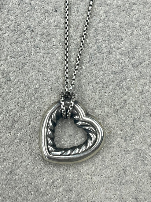 Used David Yurman large heart cable Necklace 60060-S000573042 Vist Large View of Product Image Which is Used David Yurman large heart cable Necklace