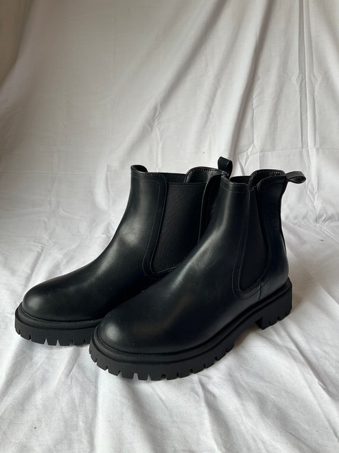 Used Old Navy Ankle Boots 8 60045-S000741929 Vist Large View of Product Image Which is Used Old Navy Ankle Boots 8