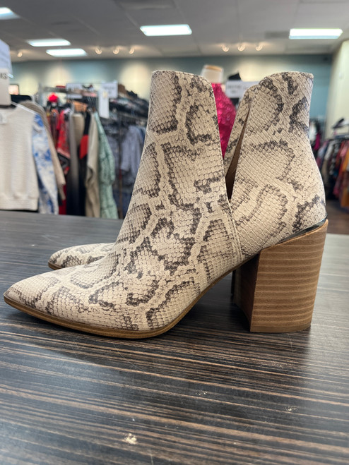 Vist Large View of Product Image Which is Used Steve Madden Ankle Boots 8