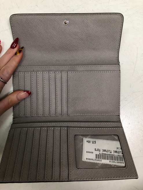 Used Michael Michael Kors wallet 60060-S000574610 Vist Large View of Product Image Which is Used Michael Michael Kors wallet