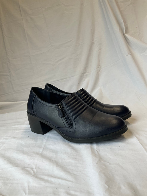 Vist Large View of Product Image Which is Used Easy Street Clogs 9.5