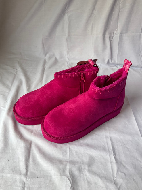 Used Muk Luks Ankle Boots 8 60045-S000745608 Vist Large View of Product Image Which is Used Muk Luks Ankle Boots 8