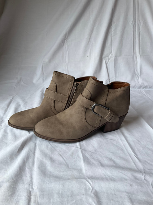 Used Unbranded Ankle Boots 8 60045-S000747732 Vist Large View of Product Image Which is Used Unbranded Ankle Boots 8