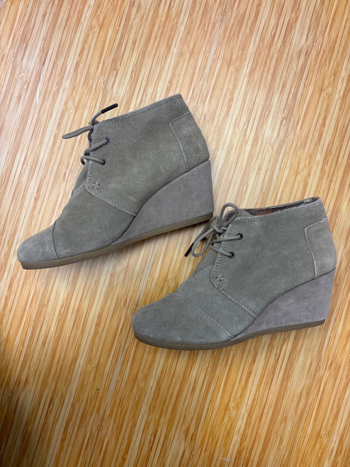 Vist Large View of Product Image Which is Used Toms Low Heels 8.5