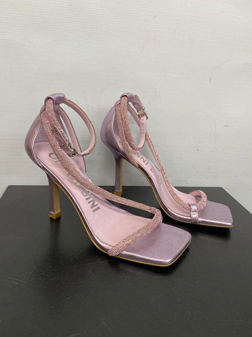 Vist Large View of Product Image Which is Used Gianni Bini Low Heels 8