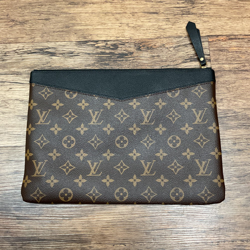Used Louis Vuitton Leather daily pouch 60004-S000616266