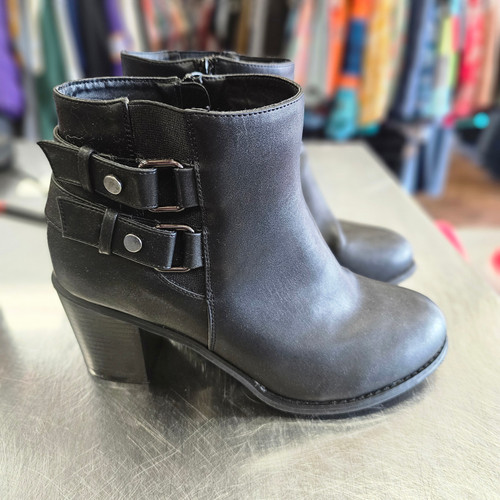 Used Torrid Ankle Boots 10 60112-S000418146 Vist Large View of Product Image Which is Used Torrid Ankle Boots 10