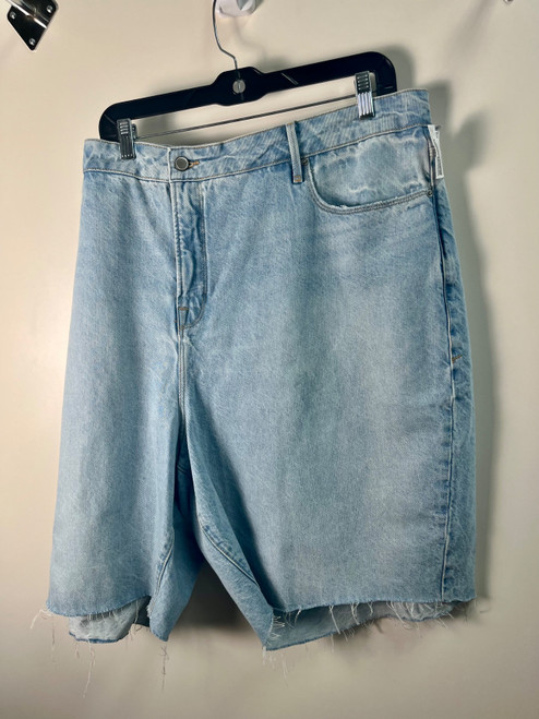 Vist Large View of Product Image Which is Used Good American Shorts 18-34