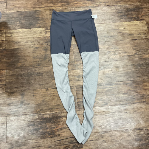 Vist Large View of Product Image Which is Used Alo Yoga Active Leggings 4-27 60004-S000616603