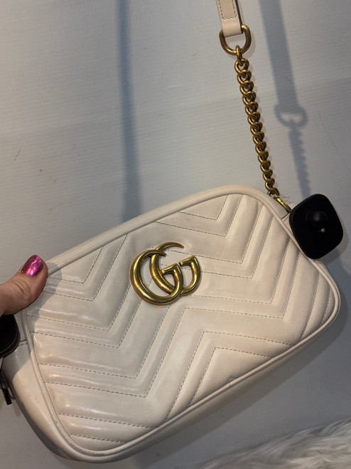 Vist Large View of Product Image Which is Used Gucci Small Leather Handbag 60132-S000094293