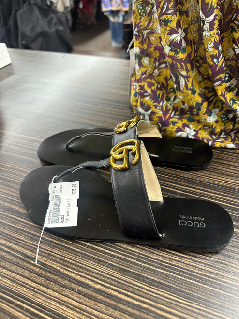 Vist Large View of Product Image Which is Used Gucci Small Handbag