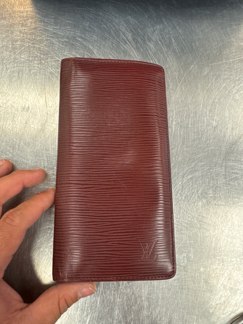 Vist Large View of Product Image Which is Used Louis Vuitton Leather Wallet 60009-S000577099
