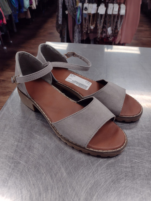 Vist Large View of Product Image Which is Used Unbranded Sandals 8