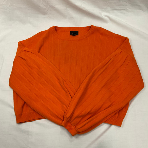 Vist Large View of Product Image Which is Used Lumiere Lightweight Sweater F M-8/10