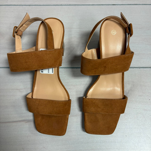 Vist Large View of Product Image Which is Used Unbranded Low Heels 9.5 60093-S000355930