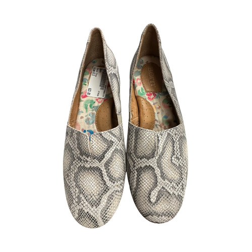 Vist Large View of Product Image Which is Used Born Casual Shoes 8.5 60115-S000220483