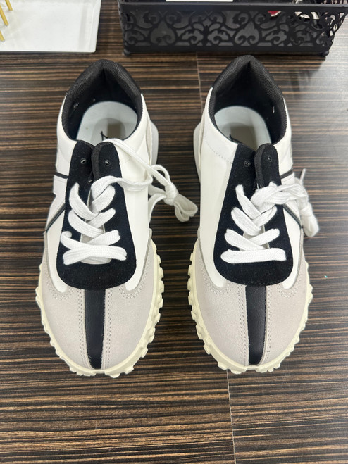 Vist Large View of Product Image Which is Used Liliana Casual Shoes 6.5 60031-S000761180