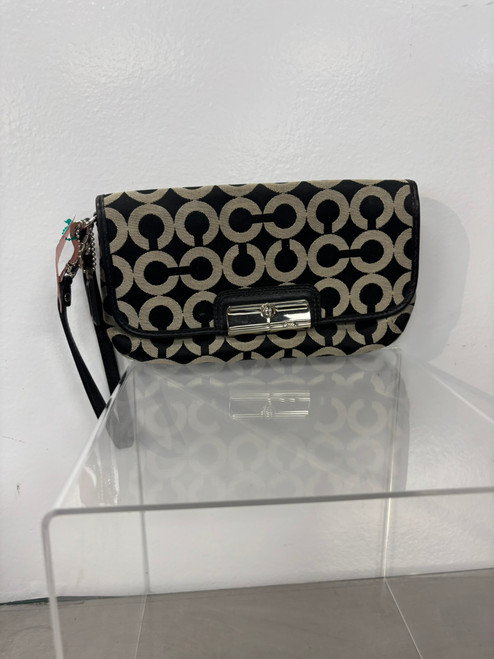 Vist Large View of Product Image Which is Used Coach Leather Wallet 60130-S000212216