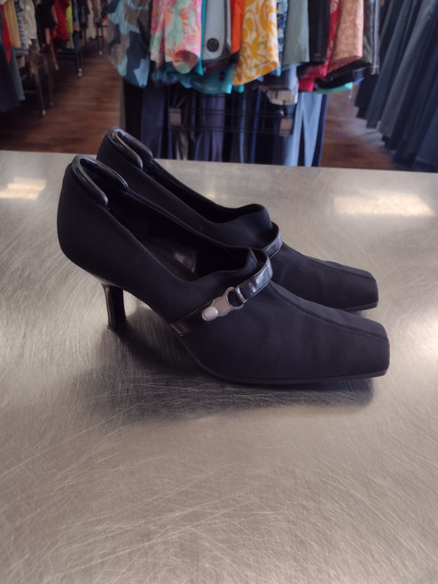 Vist Large View of Product Image Which is Used Bandolino Low Heels 8