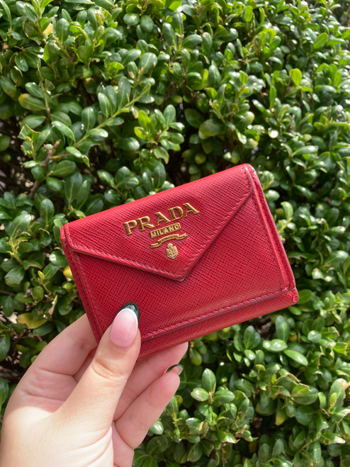 Vist Large View of Product Image Which is Used Prada Wallet 60067-S000748209