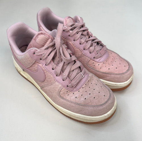 Vist Large View of Product Image Which is Used Nike Performance Shoes 7.5 60006-S001102372