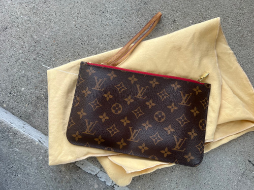 Used Louis Vuitton Leather Wristlet 60032-S000635730