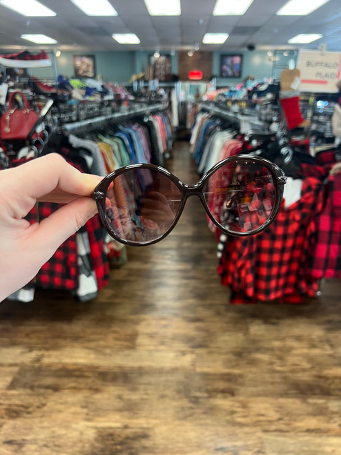 Vist Large View of Product Image Which is Used Chole Sunglasses