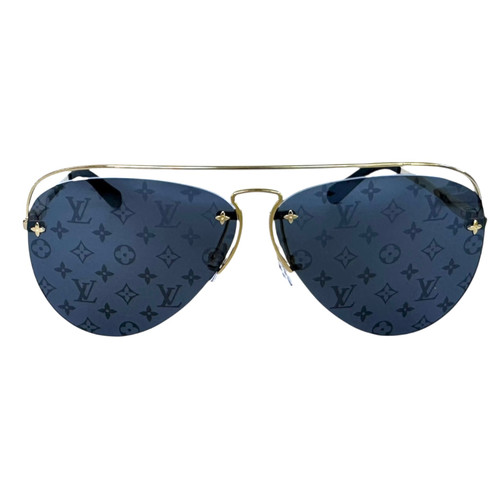 Vist Large View of Product Image Which is Used Louis Vuitton Grease Sunglasses with box 60099-S000330596