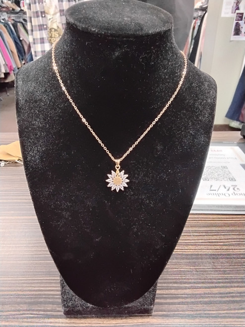 Vist Large View of Product Image Which is Used Unbranded Necklace