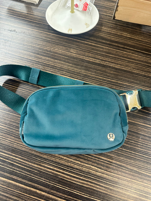 Used Lululemon Athletica Small Handbag 60031-S000762767