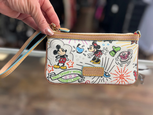 Used Dooney & Bourke Leather Wristlet 60004-S000621403