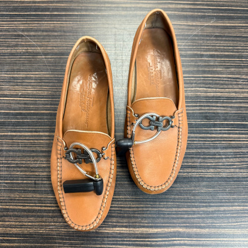 Vist Large View of Product Image Which is Used Salvatore Ferragamo Flats 8.5 60129-S000504612