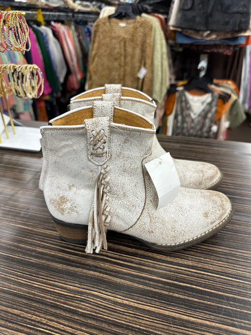 Vist Large View of Product Image Which is Used Unbranded Ankle Boots 7.5
