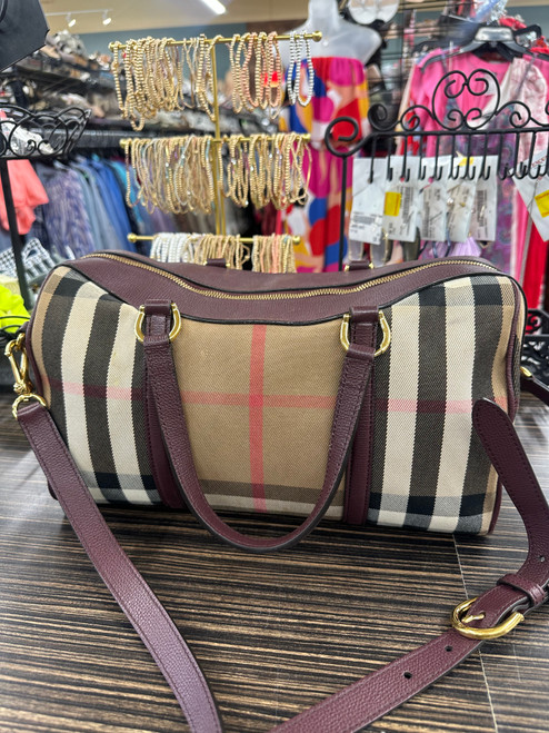 Vist Large View of Product Image Which is Used Burberry Small Handbag 60031-S000763325