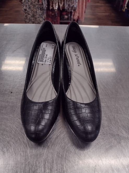Vist Large View of Product Image Which is Used Easy Street Low Heels 6.5 60112-S000421658
