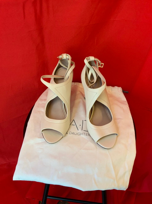 Vist Large View of Product Image Which is Used Unbranded Low Heels 7.5 60009-S000580695