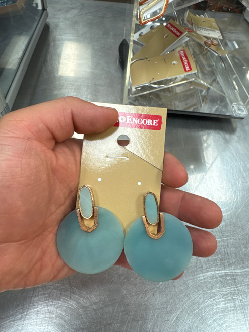 Vist Large View of Product Image Which is Used Kendra Scott Earrings