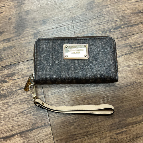 Vist Large View of Product Image Which is Used Michael Michael Kors Leather Wallet 60004-S000621933