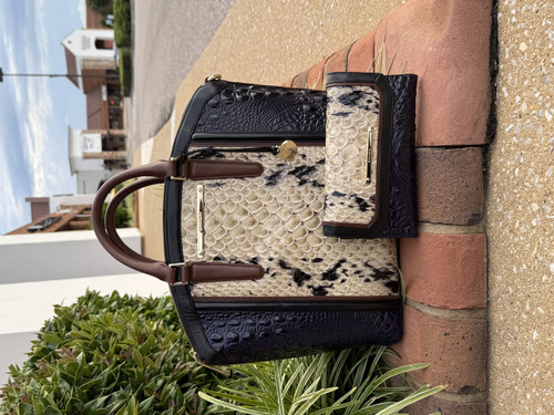 Vist Large View of Product Image Which is Used Brahmin Large Leather Handbag 60031-S000764375