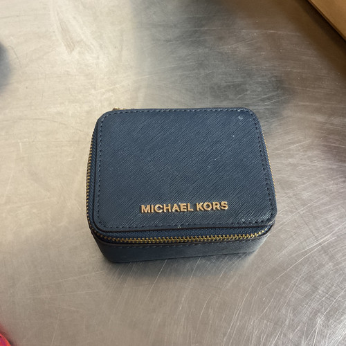 Vist Large View of Product Image Which is Used Michael Michael Kors jewelry box 60004-S000622320