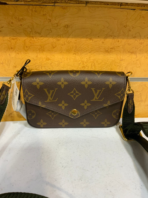 Vist Large View of Product Image Which is Used Louis Vuitton Large Leather Handbag 60126-S000385550