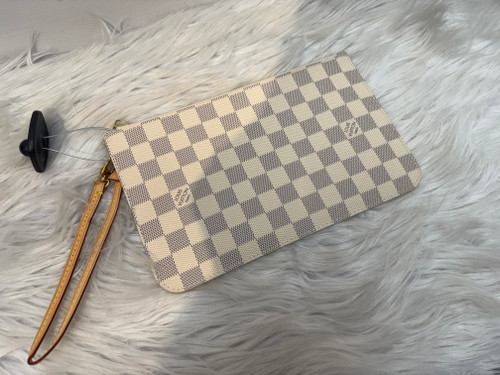 Vist Large View of Product Image Which is Used Louis Vuitton Leather Wristlet 60132-S000100646
