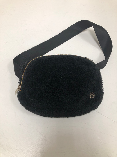 Vist Large View of Product Image Which is Used Lululemon Athletica Small Handbag 60060-S000591460