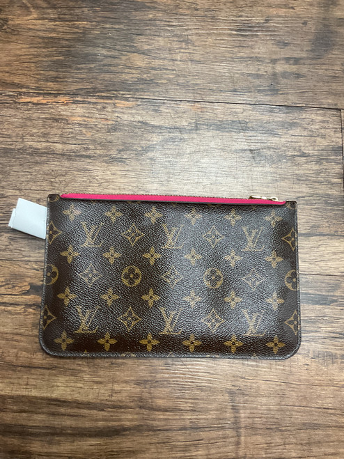 Vist Large View of Product Image Which is Used Louis Vuitton Leather Wristlet 60004-S000622463