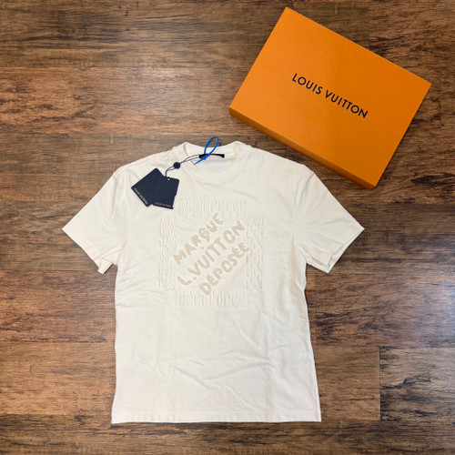 Vist Large View of Product Image Which is NWT LOUIS VUITTON Mens T-Shirt S 60129-S000505503
