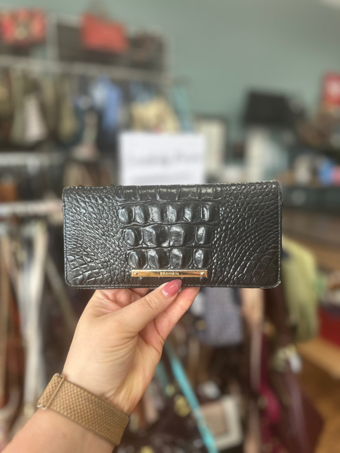 Vist Large View of Product Image Which is Used Brahmin Leather Wallet 60032-S000637605